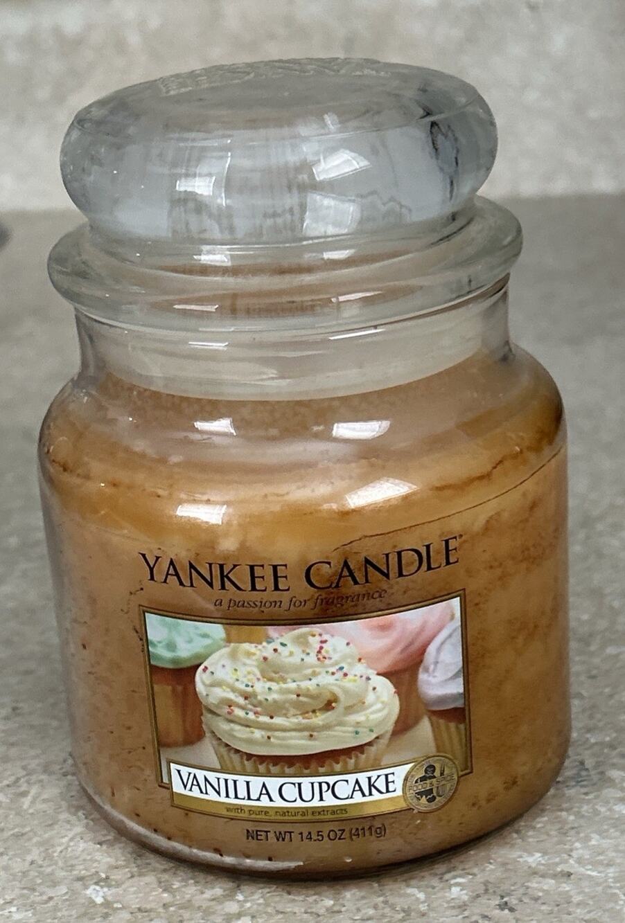 Yankee Candle Vanilla Cupcake 14.5 Oz Single Wick House-Warmer Candle, New